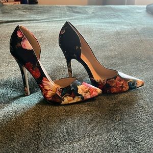 Justfab, Size 7, Floral High Heels, 4 inch heel, worn 2 times, like new